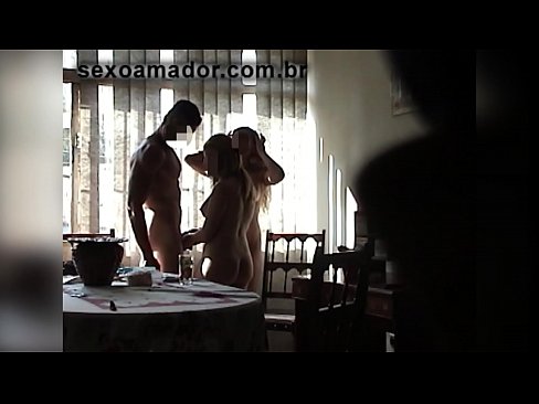 ❤️ Amigos sexuais convidam um homem gigante e um ménage à trois com ele Sexo vídeo em porno pt.villagesexvideos.ru ❌