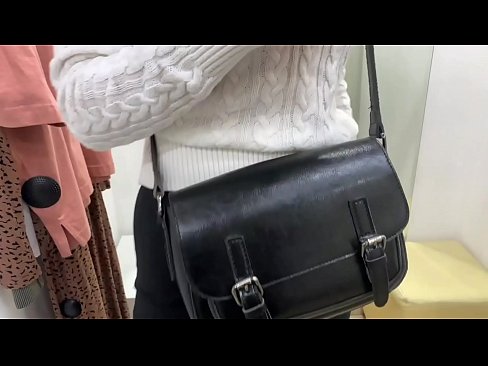 ❤️ Masturbação pública da jovem cadela FeralBerry com um dildo no provador Sexo vídeo em porno pt.villagesexvideos.ru ❌