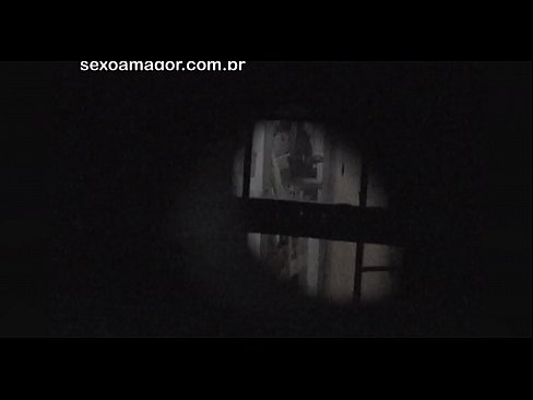 ❤️ Lourinho é filmado secretamente por um voyeur de bairro escondido atrás de tijolos ocos Sexo vídeo em porno pt.villagesexvideos.ru ❌