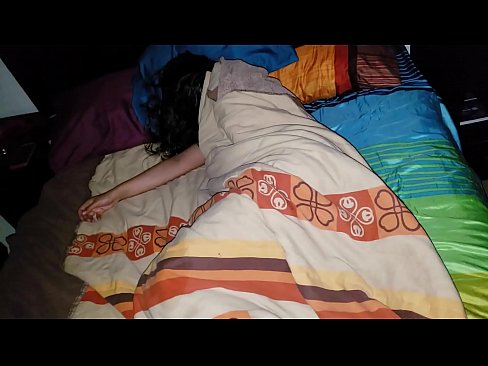 ❤️ Stepson berating a sua jovem madrasta enquanto ela dorme. Sexo vídeo em porno pt.villagesexvideos.ru ❌
