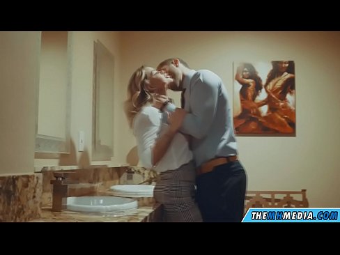 ❤️ Quando uma loira peituda o seduz numa casa de banho pública Sexo vídeo em porno pt.villagesexvideos.ru ❌